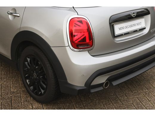 Mini Cooper Classic Automaat / LED / Airconditioning / Cruise Control / PDC / Navigatie ActivLease financial lease