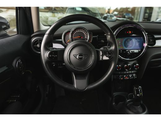 Mini Cooper Classic Automaat / LED / Airconditioning / Cruise Control / PDC / Navigatie ActivLease financial lease