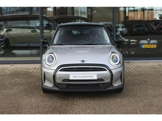 Mini Cooper Classic Automaat / LED / Airconditioning / Cruise Control / PDC / Navigatie ActivLease financial lease
