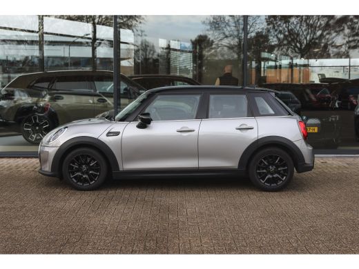 Mini Cooper Classic Automaat / LED / Airconditioning / Cruise Control / PDC / Navigatie ActivLease financial lease