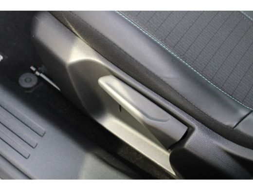 Peugeot 2008 1.2 PureTech Allure Pack | Automaat | Navi by app | Camera | 3D Instrumentenpaneel | Apple carpla... ActivLease financial lease