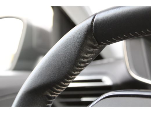 Peugeot 2008 1.2 PureTech Allure Pack | Automaat | Navi by app | Camera | 3D Instrumentenpaneel | Apple carpla... ActivLease financial lease