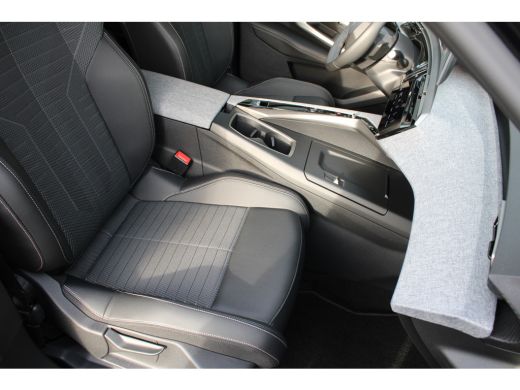 Peugeot e-3008 Allure Avantage 210 73 kWh | Automaat | Navigatie | Camera | Fase 3 laden | BTW | 2025 | 2.000km | ActivLease financial lease