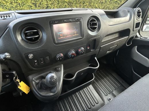 Renault Master T35 2.3 dCi 131 PK / L4H1 / 1e EIG / 5 METER LAADBAK / 3 TONS TREKHAAK / 77.052 KM !! / AIRCO / C... ActivLease financial lease