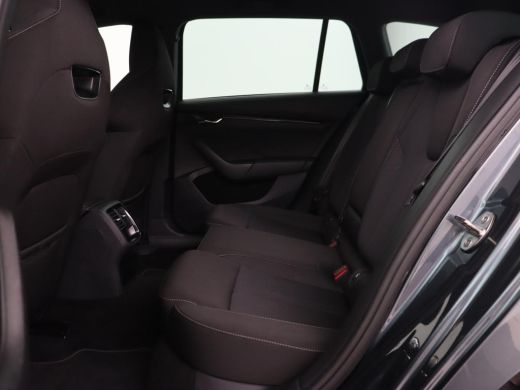 Skoda Octavia 1.0 e-TSI Sport | Trekhaak | Carplay | Navigatie | Sportstoelen | Full LED | 18'' | Parkeerhulp |... ActivLease financial lease