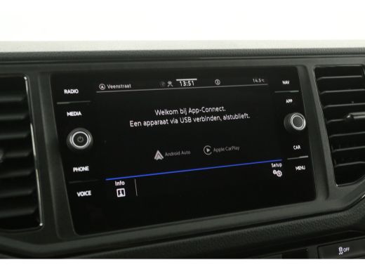 Volkswagen Crafter 35 2.0 TDI L3H3 | 140PK | BPM VRIJ | 3000KG | Airco | Cruise | Camera | Carplay | 3-Zits | Navi |... ActivLease financial lease