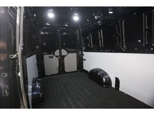 Volkswagen Crafter 35 2.0 TDI L3H3 | 140PK | BPM VRIJ | 3000KG | Airco | Cruise | Camera | Carplay | 3-Zits | Navi |... ActivLease financial lease