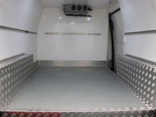 Volkswagen ID. Buzz Cargo Cargo Economy Business 77 kWh 204PK Aut. SOH 97%, Thermo King Vriesinstallatie, Travel Assist, PD... ActivLease financial lease