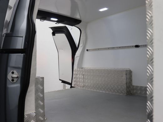 Volkswagen ID. Buzz Cargo Cargo Economy Business 77 kWh 204PK Aut. SOH 97%, Thermo King Vriesinstallatie, Travel Assist, PD... ActivLease financial lease