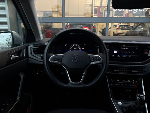 Volkswagen Polo 1.0 TSI Life Edition | Apple Carplay | Stoelverwarming | A-uitrijcamera | Climatronic | 15 inch L... ActivLease financial lease