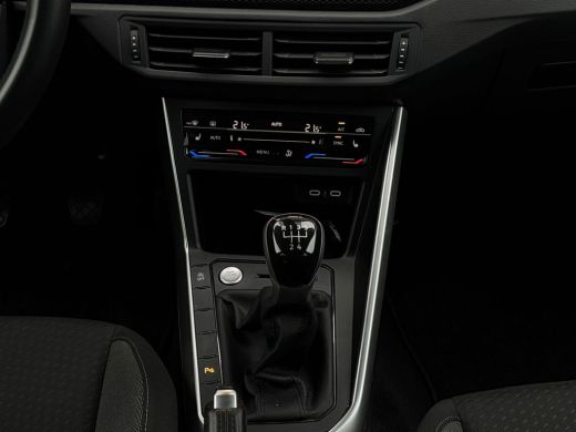 Volkswagen Polo 1.0 TSI Life Edition | Apple Carplay | Stoelverwarming | A-uitrijcamera | Climatronic | 15 inch L... ActivLease financial lease