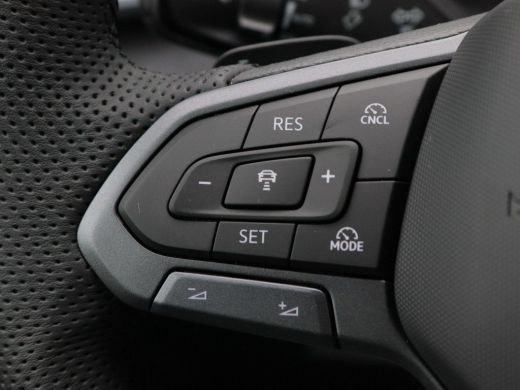 Volkswagen Tayron 1.5 eHybrid 272 Pk Automaat R-Line Edition | Black Style | Panoramadak | Trekhaak | 20 Inch | Ful... ActivLease financial lease