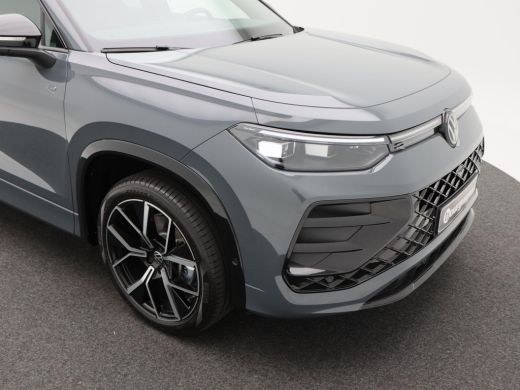 Volkswagen Tayron 1.5 eHybrid 272 Pk Automaat R-Line Edition | Black Style | Panoramadak | Trekhaak | 20 Inch | Ful... ActivLease financial lease