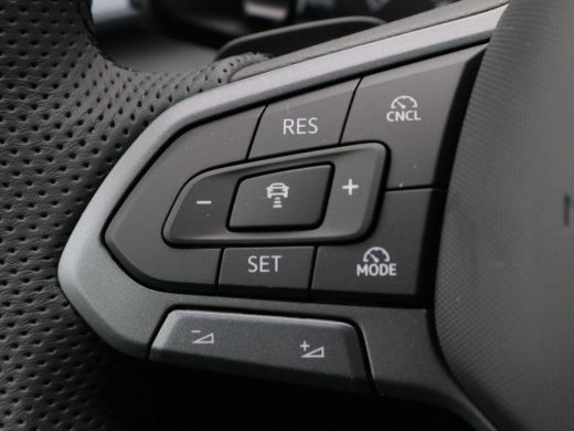 Volkswagen Tayron 1.5 eHybrid 272 Pk Automaat R-Line Edition | Black Style | Panoramadak | Trekhaak | 20 Inch | Ful... ActivLease financial lease