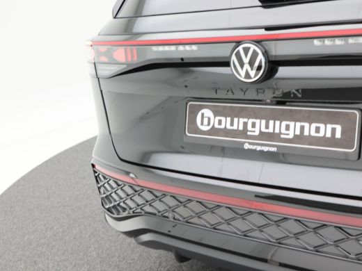 Volkswagen Tayron 1.5 eHybrid 272 Pk Automaat R-Line Edition | Black Style | Panoramadak | Trekhaak | 20 Inch | Ful... ActivLease financial lease