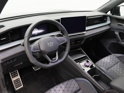 Volkswagen Tayron 1.5 eHybrid 272 Pk Automaat R-Line Edition | Black Style | Panoramadak | Trekhaak | 20 Inch | Ful... ActivLease financial lease