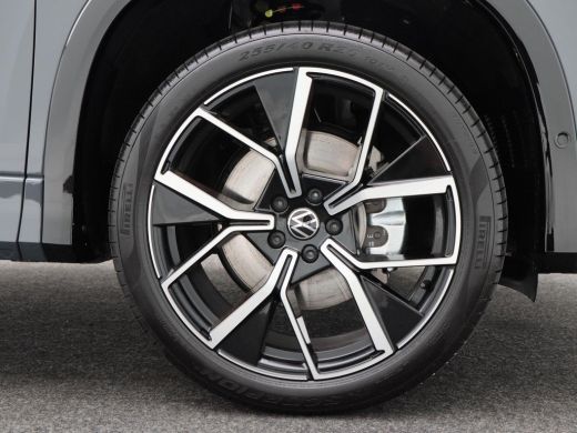 Volkswagen Tayron 1.5 eHybrid 272 Pk Automaat R-Line Edition | Black Style | Panoramadak | Trekhaak | 20 Inch | Ful... ActivLease financial lease