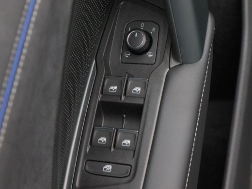 Volkswagen Tayron 1.5 eHybrid 272 Pk Automaat R-Line Edition | Black Style | Panoramadak | Trekhaak | 20 Inch | Ful... ActivLease financial lease