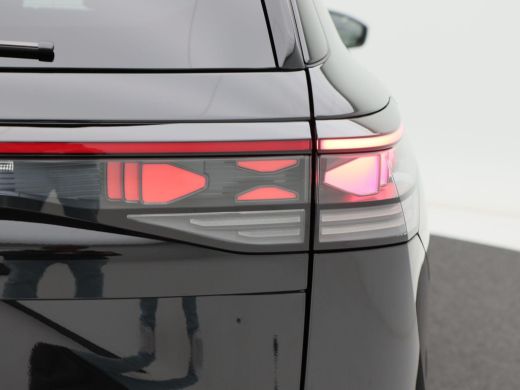 Volkswagen Tayron 1.5 eHybrid 272 Pk Automaat R-Line Edition | Black Style | Panoramadak | Trekhaak | 20 Inch | Ful... ActivLease financial lease