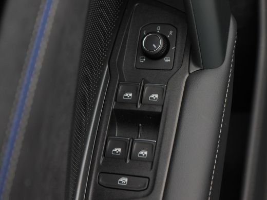 Volkswagen Tayron 1.5 eHybrid 272 Pk Automaat R-Line Edition | Black Style | Panoramadak | Trekhaak | 20 Inch | Ful... ActivLease financial lease