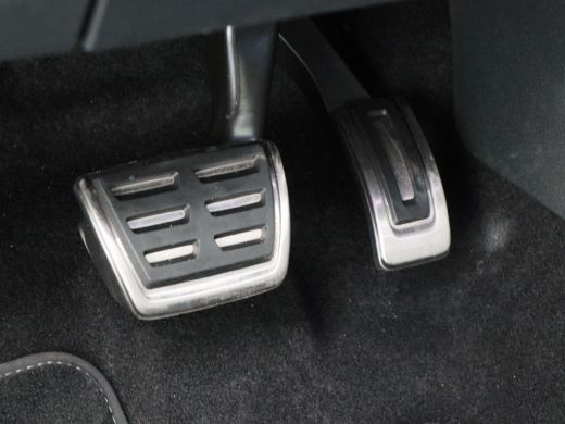 Volkswagen Tayron 1.5 eHybrid 272 Pk Automaat R-Line Edition | Black Style | Panoramadak | Trekhaak | 20 Inch | Ful... ActivLease financial lease