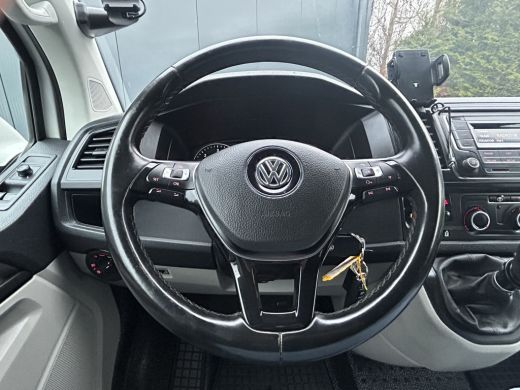 Volkswagen Transporter 2.0 TDI 150 PK / 4MOTION / 1e EIG. / L1H1 / TREKHAAK / ACHTERKLEP / AIRCO / CRUISE / 3-ZITS ActivLease financial lease