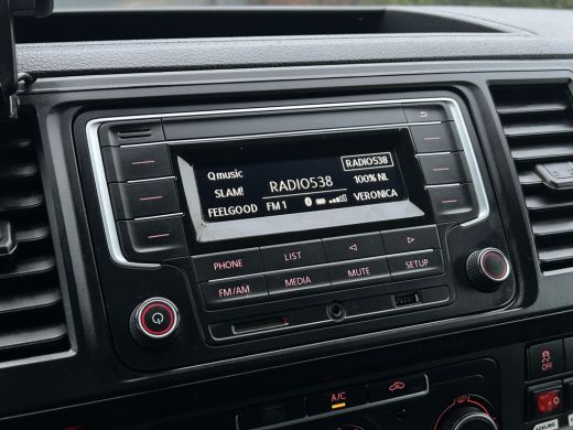 Volkswagen Transporter 2.0 TDI 150 PK / 4MOTION / 1e EIG. / L1H1 / TREKHAAK / ACHTERKLEP / AIRCO / CRUISE / 3-ZITS ActivLease financial lease