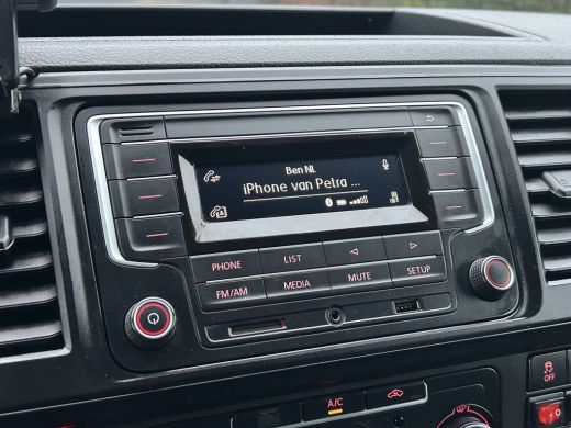 Volkswagen Transporter 2.0 TDI 150 PK / 4MOTION / 1e EIG. / L1H1 / TREKHAAK / ACHTERKLEP / AIRCO / CRUISE / 3-ZITS ActivLease financial lease