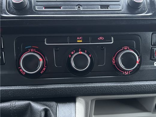 Volkswagen Transporter 2.0 TDI 150 PK / 4MOTION / 1e EIG. / L1H1 / TREKHAAK / ACHTERKLEP / AIRCO / CRUISE / 3-ZITS ActivLease financial lease