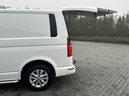 Volkswagen Transporter 2.0 TDI 150 PK / 4MOTION / 1e EIG. / L1H1 / TREKHAAK / ACHTERKLEP / AIRCO / CRUISE / 3-ZITS ActivLease financial lease