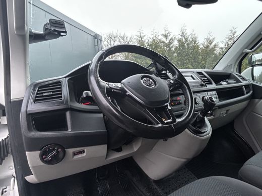 Volkswagen Transporter 2.0 TDI 150 PK / 4MOTION / 1e EIG. / L1H1 / TREKHAAK / ACHTERKLEP / AIRCO / CRUISE / 3-ZITS ActivLease financial lease