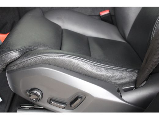 Volvo  XC60 2.0 Recharge T8 AWD Inscription | Adaptieve cruise control | Schuif-kanteldak | Trekhaak | Apple ... ActivLease financial lease