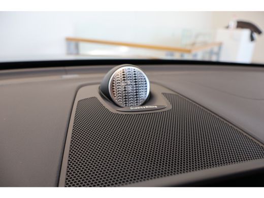 Volvo  XC60 T6 350PK AWD Ultra Dark | Executive | Luchtvering | B&W | 21" | Massage | HUD ActivLease financial lease