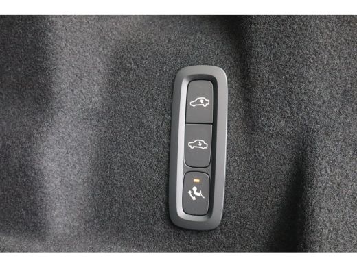 Volvo  XC60 T6 350PK Ultra Black Edition Trekhaak | Luchtvering | Getint Glas | 360&deg; | B&W Audio ActivLease financial lease