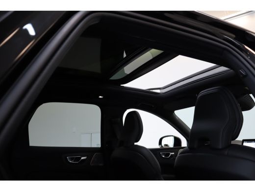 Volvo  XC60 T6 350PK Ultra Black Edition Trekhaak | Luchtvering | Getint Glas | 360&deg; | B&W Audio ActivLease financial lease