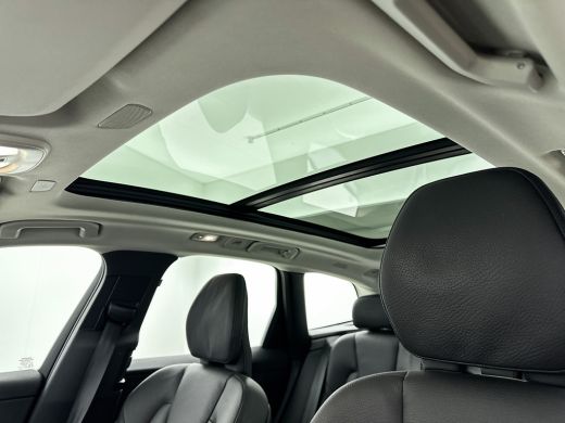 Volvo  XC60 T6 Recharge Plus Dark | 19" Allseason | 360 Camera | Trekhaak | Panoramadak | Elektr. verst. Lede... ActivLease financial lease