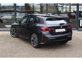 BMW 1 Serie 120 M Sport Automaat / Sportstoelen / Achteruitrijcamera / M Adaptief onderstel / Comfort Access ...