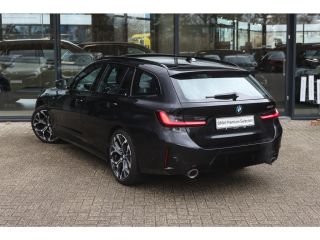 BMW 3 Serie Touring 320i M Sport Automaat / Panoramadak / Trekhaak / Sportstoelen / M Sportonderstel / Achter...