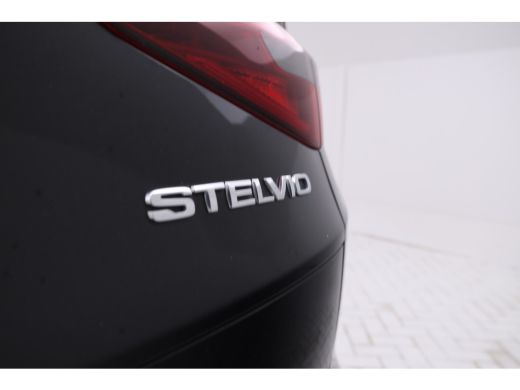 Alfa Romeo Stelvio 2.2d Super Automaat! 190Pk, Leer, Navigatie, Climate, ActivLease financial lease
