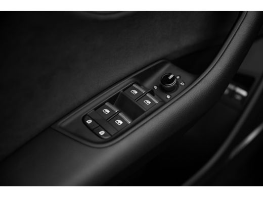 Audi Q8 55 TFSI e quattro Pro Line S | Panoramadak | Trekhaak | Leder | ActivLease financial lease