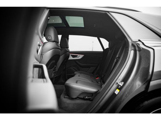 Audi Q8 55 TFSI e quattro Pro Line S | Panoramadak | Trekhaak | Leder | ActivLease financial lease