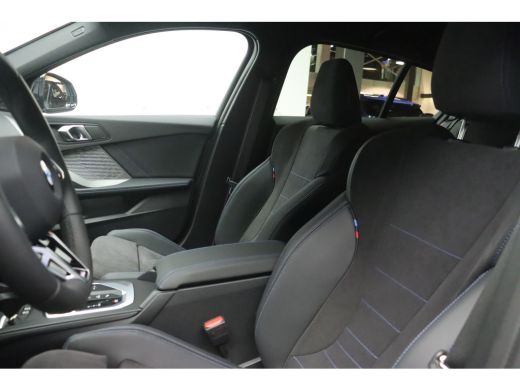 BMW 1 Serie 120 High Executive M Sport Automaat / Sportstoelen / M Adaptief onderstel / Comfort Access / Adap... ActivLease financial lease