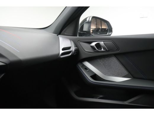 BMW 1 Serie 120 High Executive M Sport Automaat / Sportstoelen / M Adaptief onderstel / Comfort Access / Adap... ActivLease financial lease