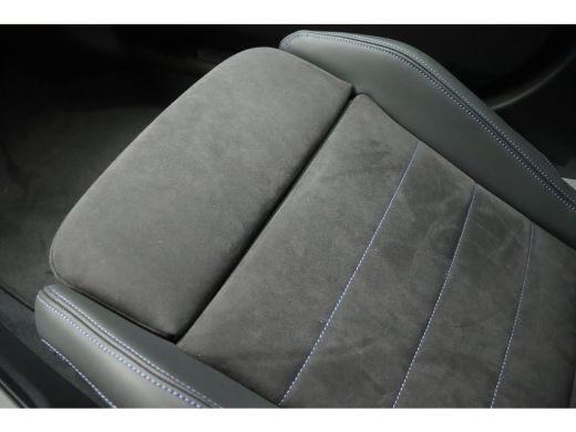 BMW 1 Serie 120 High Executive M Sport Automaat / Sportstoelen / M Adaptief onderstel / Comfort Access / Adap... ActivLease financial lease