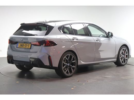 BMW 1 Serie 120 High Executive M Sport Automaat / Sportstoelen / M Adaptief onderstel / Comfort Access / Adap... ActivLease financial lease