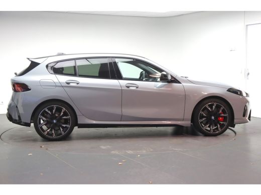 BMW 1 Serie 120 High Executive M Sport Automaat / Sportstoelen / M Adaptief onderstel / Comfort Access / Adap... ActivLease financial lease