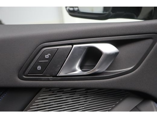 BMW 1 Serie 120 High Executive M Sport Automaat / Sportstoelen / M Adaptief onderstel / Comfort Access / Adap... ActivLease financial lease