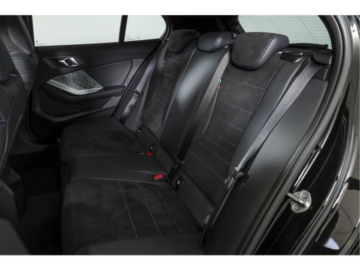 BMW 1 Serie 120 M Sport (Nieuw Model) - Automaat | Dig. Cockpit | Adapt. Cruise | Stoelverw. | PDC | Camera |... ActivLease financial lease