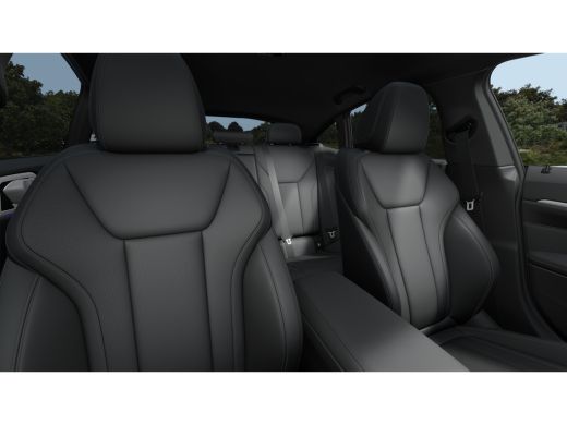 BMW i4 eDrive35 M Sport / Trekhaak / Achteruitrijcamera / Comfort Access / Stuurverwarming / Stoelverwar... ActivLease financial lease