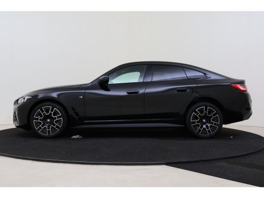 BMW i4 eDrive35 M Sport / Trekhaak / Achteruitrijcamera / Comfort Access / Stuurverwarming / Stoelverwar... ActivLease financial lease